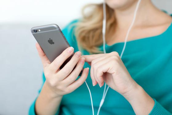 Menggunakan Headphone Untuk BerFoto Selfie