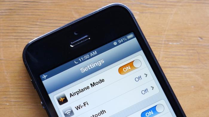 Dengan Mengaktifkan Airplane Mode
