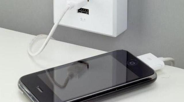 Haruskah Mengisi Batterai Smartphone Semalam?