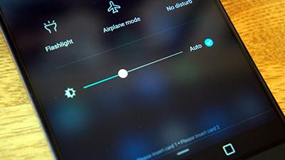 Turunkan kecerahan Smartphonemu