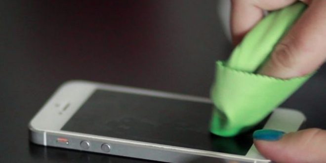 Dengan Membersihkan Fingerprint Sensor