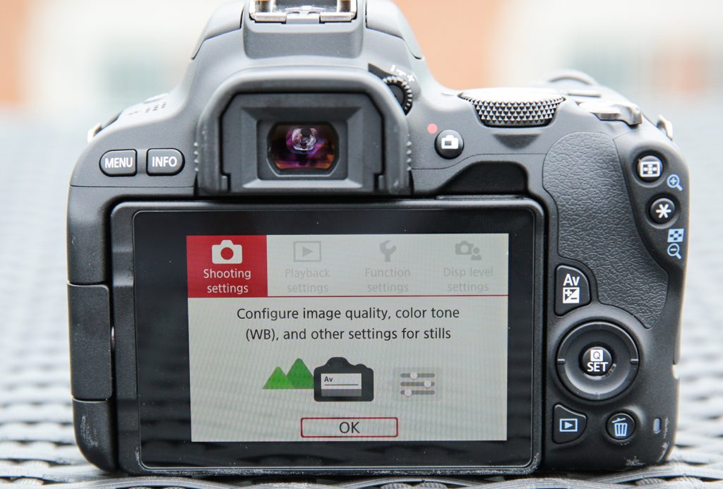 Resmi Dirilis Di Indonesia Kamera DSLR Canon EOS 200D Incar Fotografer Pemula