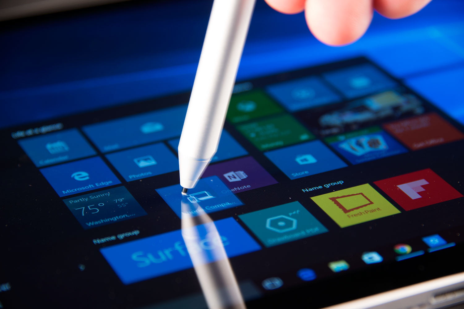 Rumor Microsoft Yang Tengah Menggarap Tablet Foldable Windows 10 Baru Berbasis ARM 